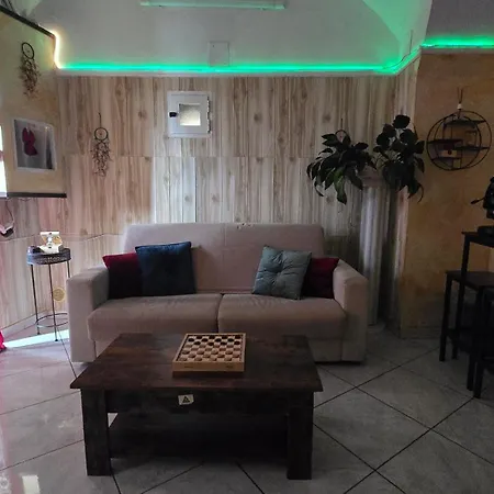 Giannas לינה וארוחת בוקר 3*